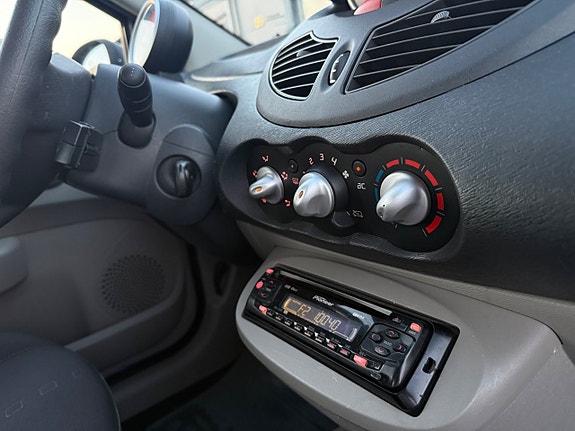Renault Twingo 19 of 29