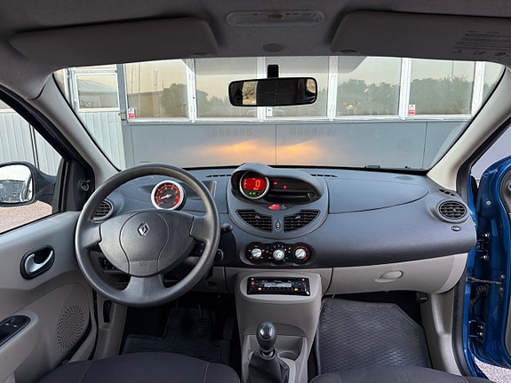 Renault Twingo 16 of 29
