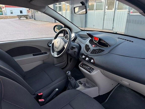Renault Twingo 15 of 29