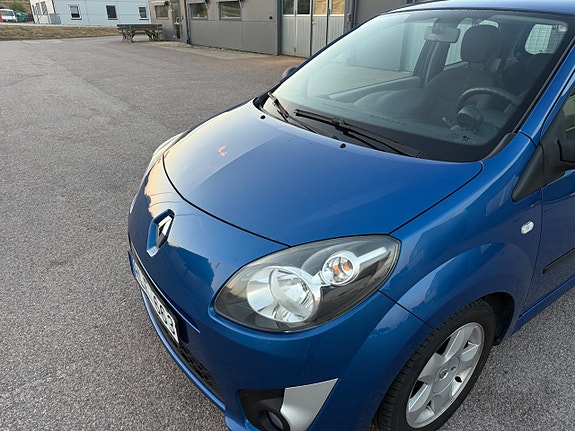 Renault Twingo 2 of 5