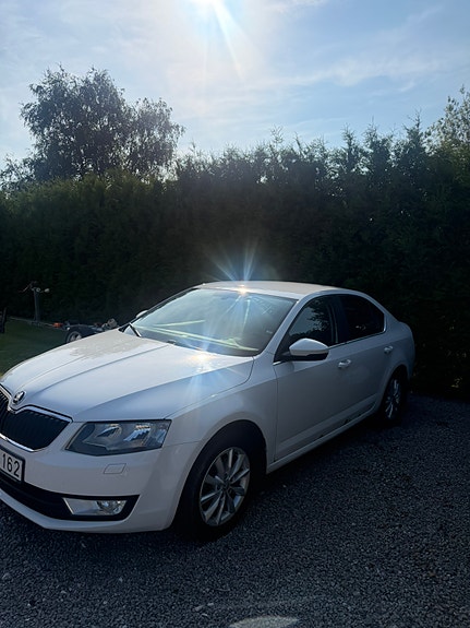 Skoda Octavia 2 of 5
