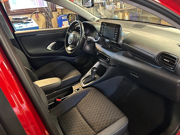Toyota Yaris 12 of 12