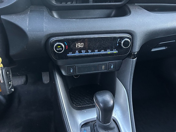 Toyota Yaris 9 of 12
