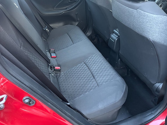 Toyota Yaris 7 of 12
