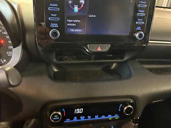 Toyota Yaris 10 of 12