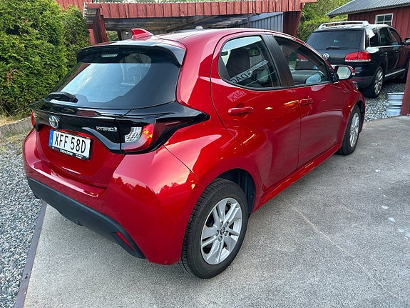 Toyota Yaris 3 of 5