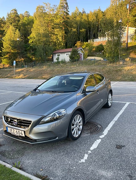 Volvo V40 3 of 8