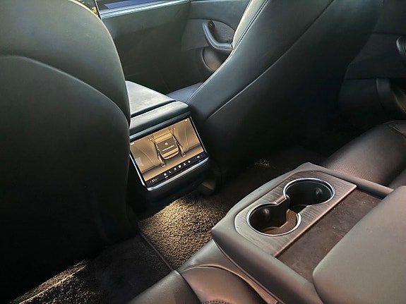 Tesla Model S 6 of 6