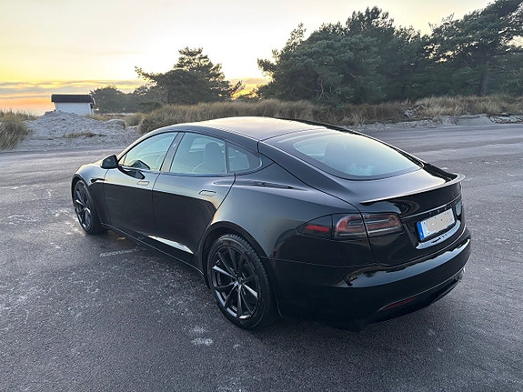 Tesla Model S 3 of 5