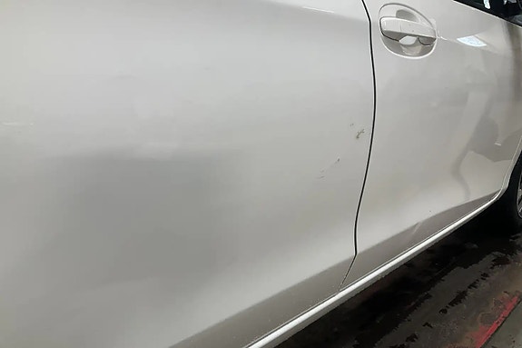 Toyota Yaris 12 of 17