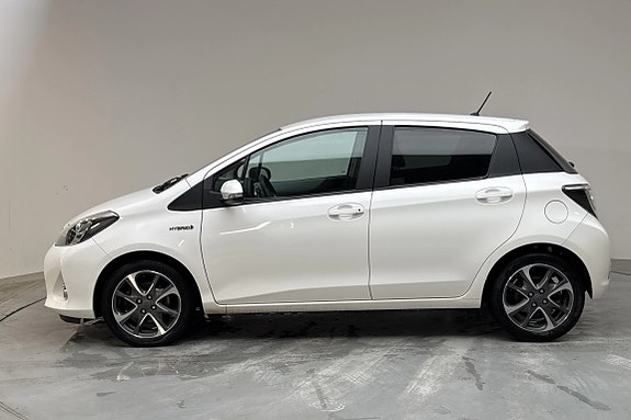 Toyota Yaris 3 of 17