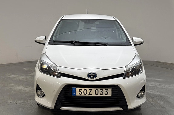 Toyota Yaris 4 of 17
