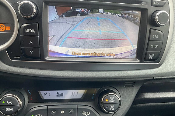 Toyota Yaris 7 of 17