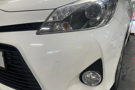 Toyota Yaris 14 of 17