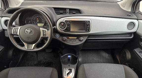 Toyota Yaris 8 of 17