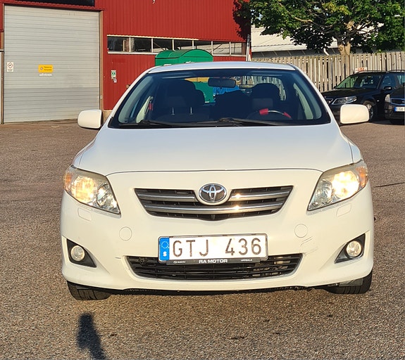 Toyota Corolla 3 of 5