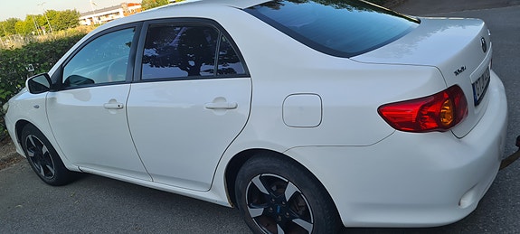 Toyota Corolla 4 of 5