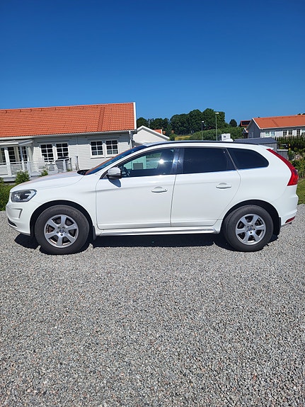 Volvo XC60 2 of 5