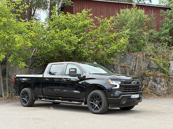 Chevrolet Silverado 2 of 5