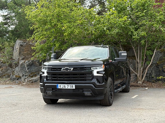 Chevrolet Silverado 3 of 5