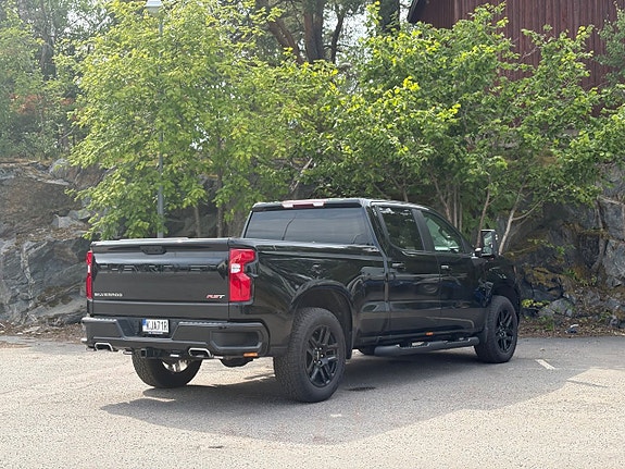 Chevrolet Silverado 4 of 5