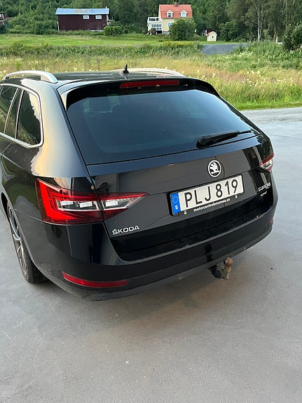 Skoda Superb 3 of 5