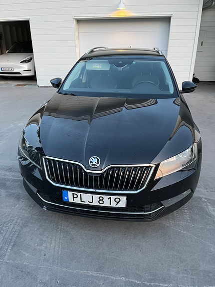 Skoda Superb 2 of 5