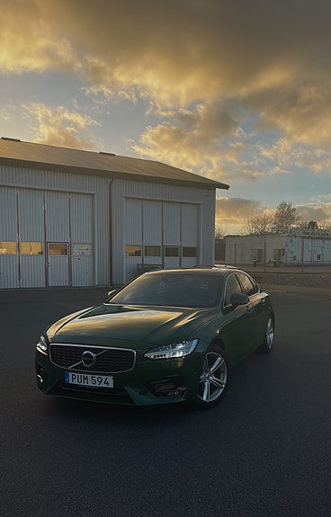 Volvo S90 2 of 5