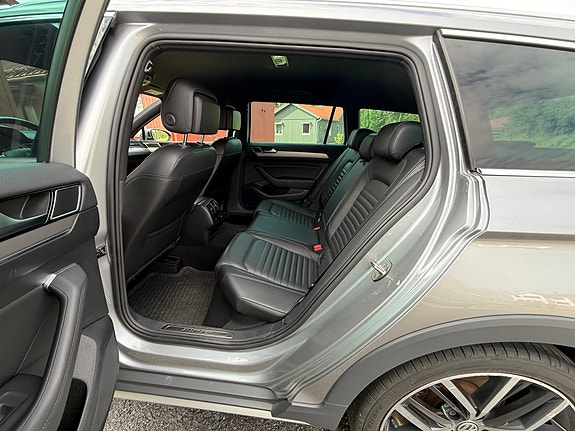 Volkswagen Passat Alltrack 7 of 8