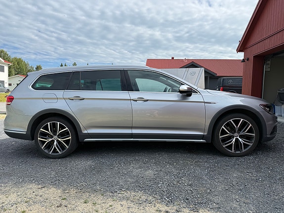 Volkswagen Passat Alltrack 4 of 5