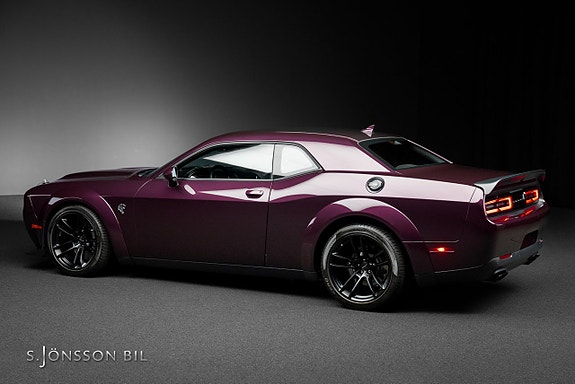 Dodge Challenger 7 of 28