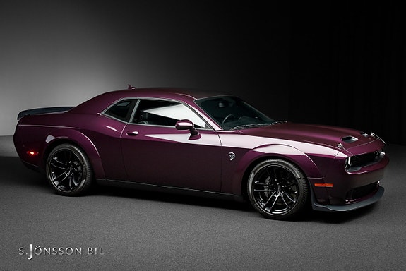 Dodge Challenger 8 of 28