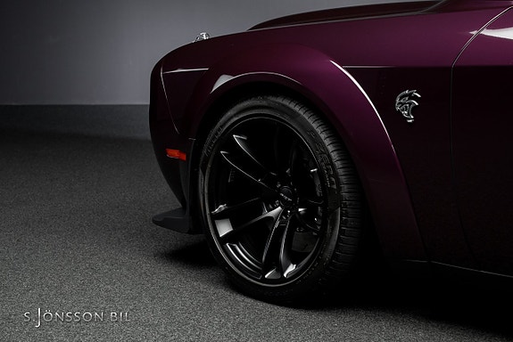 Dodge Challenger 9 of 28