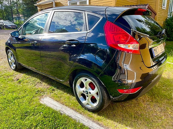 Ford Fiesta 3 of 5