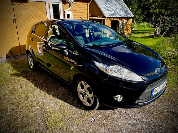 Ford Fiesta 2 of 5