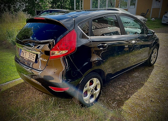 Ford Fiesta 4 of 5