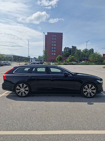 Volvo V90 2 of 5