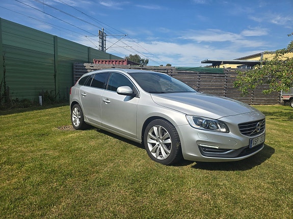 Volvo V60 2 of 20