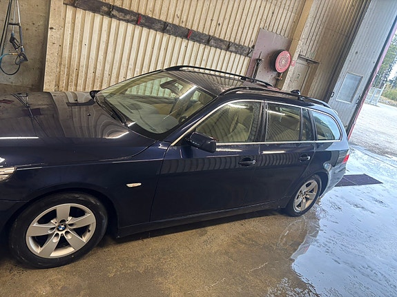 BMW 520d 2 of 5