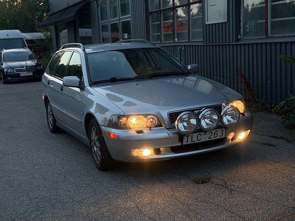 Volvo V40 3 of 5