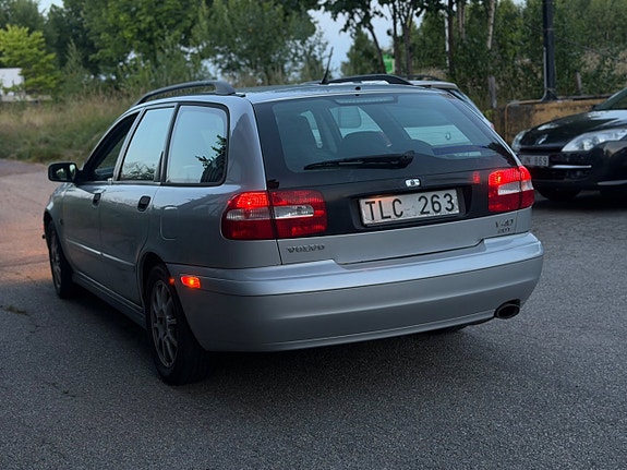Volvo V40 5 of 5