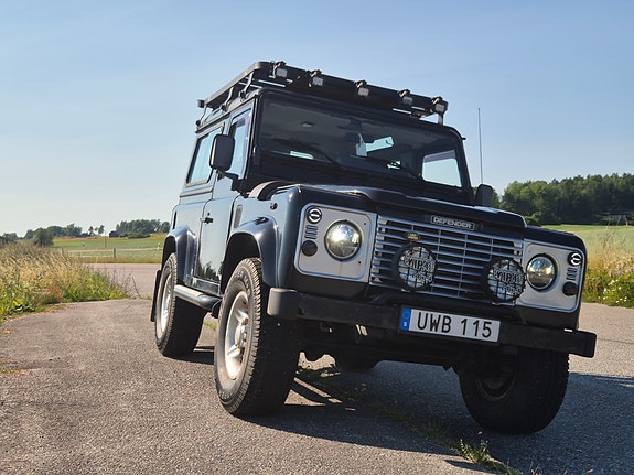 Land Rover Defender 90 17 of 18