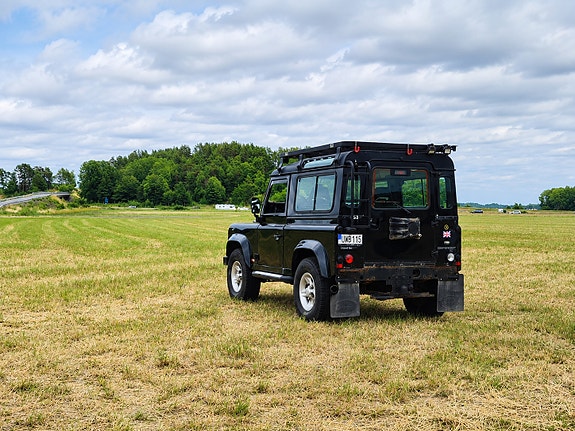 Land Rover Defender 90 5 of 18