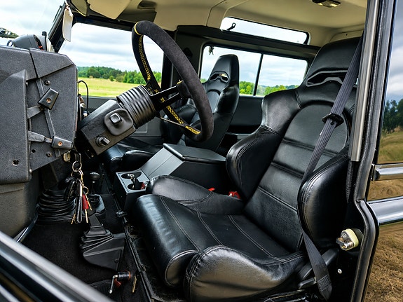 Land Rover Defender 90 4 of 18