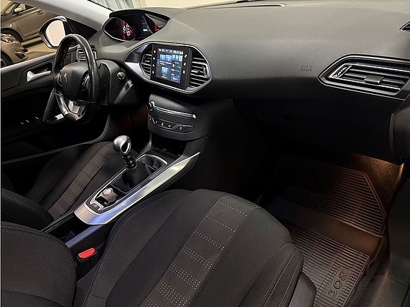 Peugeot 308 10 of 26