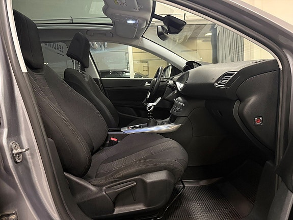 Peugeot 308 4 of 26