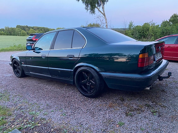 BMW 520i 2 of 5