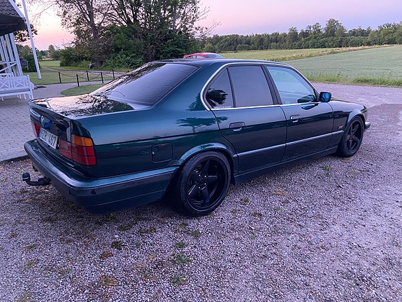 BMW 520i 3 of 5