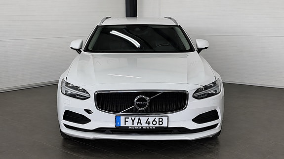 Volvo V90 2 of 5