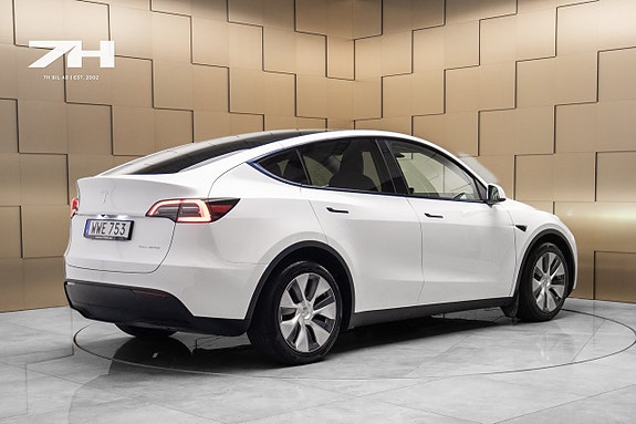 Tesla Model Y 5 of 5